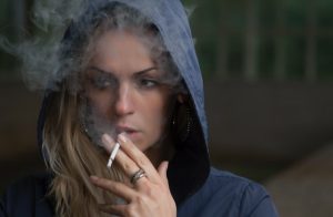 Scopri di più sull'articolo Sigaretta e medicine: così il fumo può interferire con una terapia