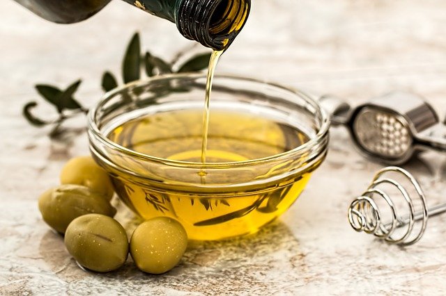Al momento stai visualizzando Ecco perché non rinunciare all’olio extravergine di oliva